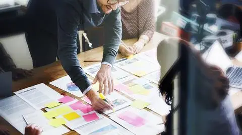 Młodzi na rynku pracy czują się niepewnie