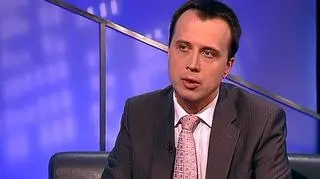 Słaby złoty - słabe euro - ta kwestia walutowa dzisiaj w Bracie Picie bardzo ważna, bo rozmawiamy o dochodach uzyskiwanych za granicą i jak właściwie mamy je rozliczać. Rozmawiamy na ten temat w programie "Biznes Lunch" z ekspertem z Ernst&Yound Michałem Grzybowskim.