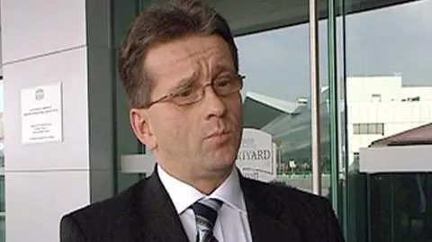 Zawieszony za Terminal 2