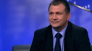 Z początkiem lipca weszły w życie przepisy o elektronicznym protokołowaniu rozpraw. Przypomnijmy - elektroniczny protokół ma usprawnić działanie sądów i przyspieszyć wyroki. Sama rozprawa ma być krótsza o 1/3 niż dotychczas. Wszystko dzięki wprowadzonym zmianom w kodeksie postępowania cywilnego. Niestety nie ma jeszcze rozporządzenia wykonawczego w tej sprawie. Jak zapewniał gość programu "Biznes lunch" członek Krajowej Rady Sądownictwa, sędzia Sądu Okręgowego w Krakowie Waldemar Żurek nagrania rozpraw nie wpłyną na wyroki sędziów.