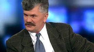 Szef amerykańskiego banku centralnego ostrzega przed deflacją. Rynek spodziewa się, że FED ogłosi kolejną turę skupu aktywów z rynku 3-go listopada, po najbliższym posiedzeniu. Czy FED poluzuje politykę monetarną? Rozmowa z dr. Andrzejem Kurnickim, prezesem Euroamerican Company.