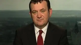 I to bez możliwości sprzeciwu właściciela zakłada pisana naprędce specustawa. Ma ona otworzyć drogę do budowania wałów i zbiorników retencyjnych, bez ryzyka, że właściciel nieruchomości wstrzyma inwestycję. Wystarczyć ma decyzja wojewody bądź marszałka województwa, by na konkretnej działce mogła ruszyć inwestycja. Odszkodowanie dla właściciela ma być ustalane „w osobnym trybie”. Znowelizowane ma zostać także prawo wodne, które zabroni budować się na terenach zalewowych.