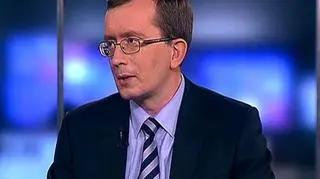 Euro średnio po 4 złote i 8 groszy, średnioroczna stopa procentowa na poziomie 3,5 procent, a bezrobocie 12,8 procent - takie wskaźniki przyjął rząd do projektu przyszłorocznego budżetu. Deficyt ma mieć rekordową wysokość 52 miliardów 200 milionów złotych. Czy projekt budżetu jest po prostu ostrożny czy jednak rząd szykuje się na kolejny rok kryzysu? Rozmowa z Jarosławem Janeckim, głównym ekonomistą Societe Generale.