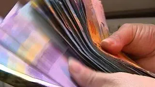 Klienci ING mogą być spokojni. 10 miliardów euro pożyczki, którą grupa ING dostała od rządu Holandii to tylko wzmocnienie grupy, a nie akcja ratunkowa. Inni korzystają z kredytów rządowych - to my też - tłumaczy kierownictwo ING, przyznając jednocześnie, że firma w trzecim kwartale ma pół miliarda euro straty.