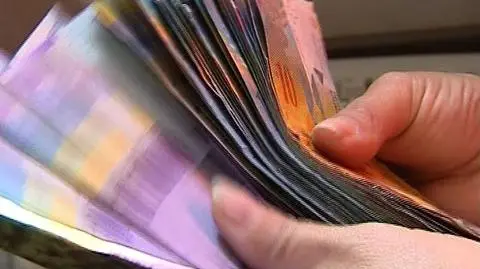 Klienci ING mogą być spokojni. 10 miliardów euro pożyczki, którą grupa ING dostała od rządu Holandii to tylko wzmocnienie grupy, a nie akcja ratunkowa. Inni korzystają z kredytów rządowych - to my też - tłumaczy kierownictwo ING, przyznając jednocześnie, że firma w trzecim kwartale ma pół miliarda euro straty.