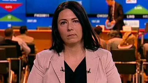 Większość polskich przedsiębiorstw nie planuje w ciągu najbliższych sześciu miesięcy zmian w poziomie zatrudnienia i wysokości płac - wynika z sierpniowego badania Randstad i TNS OBOP. O prognozach na drugie półrocze 2011 roku oraz jakie są pierwsze efekty otwarcia niemieckiego rynku pracy, pytaliśmy Agnieszkę Bulik, członek zarządu Randstad w Polsce.
