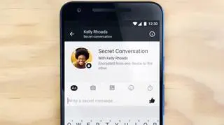 Jak twierdzą twórcy aplikacji FB, szyfrowanie wiadomości daje użytkownikom większą prywatność podczas omawiania tematów wrażliwych