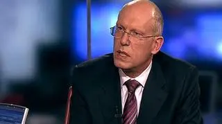 Fitch tnie rating Grecji. Agencja obniżyła długoterminową ocenę wiarygodności tego kraju do poziomu "BBB plus" z "A minus", z perspektywą negatywną. Fitch podał, że cięcie ratingu wynika z obaw o stan greckich finansów publicznych. O "greckiej tragedii" w wymiarze finansowym z ekspertem Wojciechem Romanem w magazynie "90 minut" rozmawiał Marcin Kowalski.