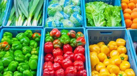 Owoce i warzywa tańsze niż przed rokiem