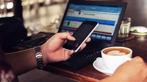 Od 15 czerwca osoby podróżujące po innych krajach UE mogą telefonować, esemesować i korzystać z internetu bez żadnych dodatkowych opłat