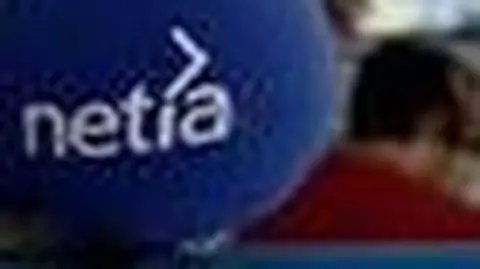 Netia przejmuje Tele2