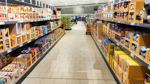 Kolejna wielka sieć handlowa otworzy sklepy w niedziele niehandlowe. Jest data