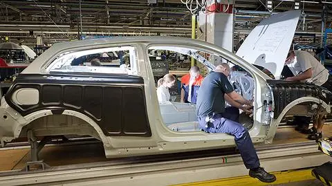 "Rzeczpospolita": Branża motoryzacyjna mocno dodaje gazu