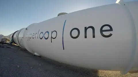 Znani są zwycięzcy konkursu na budowę trasy hyperloopa, nowoczesnego systemu transportu, który ma z pomocą kapsuły transportować podróżnych z prędkością 1,2 tysiąca kilometrów na godzinę