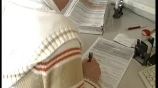 Wybrałeś podatek liniowy - nie dla Ciebie wspólne rozliczenie z małżonkiem i korzystne zasady opodatkowania dla samotnych rodziców. Nie można też skorzystać z ulg, z wyjątkiem odliczenia składek na ubezpieczenia społeczne i ubezpieczenie zdrowotne. O tym, jak powinni rozliczyć się "liniowcy", mówi doradca podatkowy Accreo Taxand, Wojciech Sawicki. 