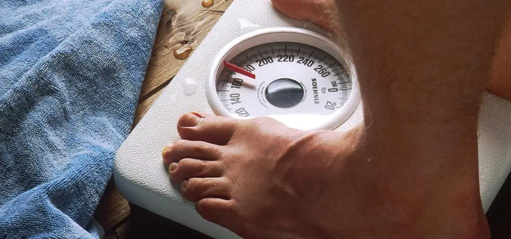 Dlaczego tyjemy? Naukowcy rozstrzygnęli, czy głównym powodem jest zła dieta, czy brak ruchu