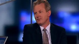 Kto ma gotówkę, ten jest poważniej traktowany, niż ten, kto oferuje akcje - tak ruch na bankowym rynku komentował doradca prezesa NBP, Wojciech Kwaśniak. Polski oddział AIG zostanie przejęty przez Santandera. Hiszpański bank, który sam niedawno ograniczył dział consumer finance - sprzątnął część bankową AIG sprzed nosa PKO BP. To kolejne przejęcie na polskim rynku bankowym. O kondycji sektora z Wojciechem Kwaśniakiem w magazynie "90 Minut" rozmawiał Marek Tejchman.