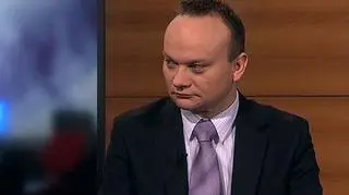 Dla posiadających kredyty we franku ostatnie wydarzenia na rynku walutowym nie nastrajają dobrze na przyszłość. Frank jest coraz droższy. Ile będzie kosztował dzisiaj, a ile za miesiąc? Jak wpłyną na to decyzje Europejskiego Banku Centralnego. Co z rynkiem walut będzie działo się wobec kataklizmu w Japonii i sytuacji w Libii i świecie arabskim? Robert Stankiewicz rozmawia z Markiem Wołosem, dyrektorem departamentu analiz DM TMS Brokers.