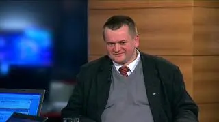 Akcje DSS tylko w tym roku straciły 82% swojej wartości. Kosztują nieco ponad złotówkę, jeszcze rok temu kosztowały ponad 20 złotych. W międzyczasie producent kruszyw postanowił spróbować sił jako generalny wykonawca autostrady i wyszedł na tym bardzo źle. Dziś spółka jest w upadłości likwidacyjnej, ale chce ją zmienić na układową. Ma też od pięciu dni nowego prezesa, znanego inwestorom giełdowym między innymi z dawnej Kolastyny, w której kiedyś był wiceprezesem. Gościem TVN CNBC był Mariusz Roman, nowy prezes DSS