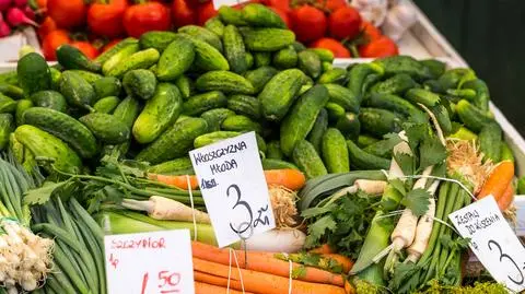 Ceny: Idą święta, a warzywa i owoce nadal tanie