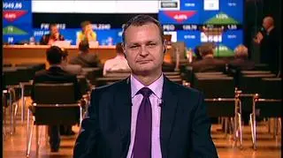 Eurodolar od kilku tygodniu porusza się w przedziale wyznaczonym między poziomem 1,30 i 1,32. Taka sytuacja to okazja do zarobku - mówi Jacek Maliszewski z DMK Alpha, ale ostrzega, że wkrótce na rynku może pojawić się duża zmienność.