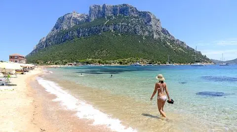 Sardynia. Dziesięć ton piasku i kamieni wróciło na plaże