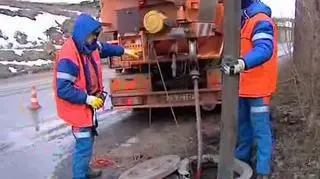 Ustawa o emeryturach pomostowych nie daje jasnej odpowiedzi na pytanie, kogo uznać za uprawnionego do świadczeń - alarmują pracodawcy. Tymczasem pracownicy, którzy będą uprawnieni do wcześniejszych emerytur płacą składkę wyższą o 1,5 punktu procentowego. Dla dużego zakładu to koszt nawet kilka milionów złotych rocznie. Część z nich może zdecydować o niepłaceniu dodatkowych składek tak długo, jak długo przepisy nie będą jasne. 
Patrycjusz Wyżga