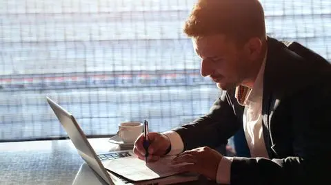 Praca. Sieciowe łowy kandydatów do pracy