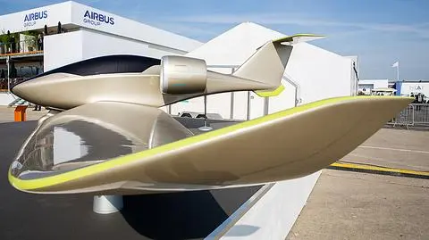 Pierwszy lot samolotem elektrycznym nad kanałem La Manche