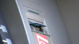 Po zamieszaniu i wielokrotnym powielaniu przez system - transakcji kartami VISA - multibank zwraca (ale tylko na razie) wszystkie pieniądze także te rzeczywiście wypłacone przez klientów piętnastego stycznia.