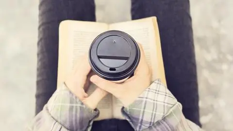 "Nie należy używać kubków wskazanych w komunikacie do spożywania żywności, w tym napojów" - napisano