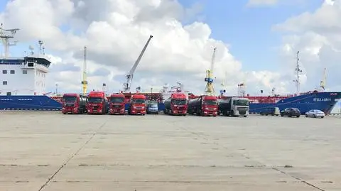 Pierwszy transport asfaltu z Litwy drogą morską do Szwecji i Norwegii