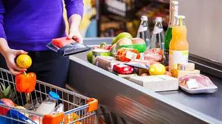 Godziny pracy przed świętami będą wydłużone, ale nie zmieni to zasadniczo sytuacji, bo w sklepach zjawią się tłumy