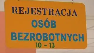 Państw  będzie spłacać raty za kredytobiorcę w przypadku, gdy ten straci pracę. Brzmi naprawdę bardzo dobrze, ale dziś minister Michał Boni hamował na antenie TVN CNBC Biznes oczekiwania zainteresowanych. Pewne jest, że na pomoc nie będą mogli liczyć wszyscy chętni, a publiczne pieniądze trzeba będzie kiedyś oddać. 
