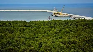Budowa terminalu LNG w Świnoujściu. Zdjęcia z lipca 2013 roku