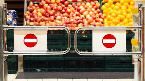 Biedronka, Lidl, Auchan, Carrefour, Lidl i Tesco pod lupą UOKiK - kontrola cen owoców i warzyw