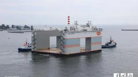 Gdynia. Pływający dok do budowy osiedla w Monako - gotowy do obioru