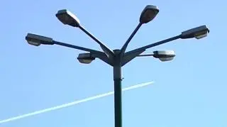 Jasno i nie drogo. Unia Europejska planuje wprowadzić przepisy nakazujące modernizację oświetlenia ulicznego do 2017 roku, tak by uliczne latarnie były bardziej ekologiczne. Zanim będzie tanio, najpierw musi być drogo - ile ta inwestycja będzie nas kosztowała?