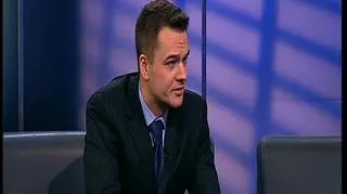 Polacy wciąż więcej wydają na konsumpcję, są jednak w coraz gorszych nastrojach - tak pokazują dane Głównego Urzędu Statystycznego. Dużo bardzie optymistyczny obraz polskich konsumentów wyłania się gdy obserwujemy centra handlowe. Czy kryzys omija wielkomiejskie galerie, czy też klienci traktują je jak miejsce spędzania wolnego czasu, a nie zakupów? O tym rozmawialiśmy z Przemysławem Mikiem, prezesem Polskiego Stowarzyszenia Zarządzania Sprzedażą.