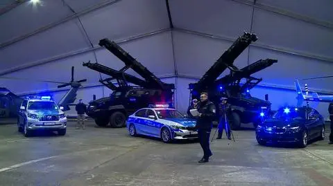 Nowy sprzęt policji. Drony, pojazdy opancerzone, radiowozy - program "Raport" TVN Turbo