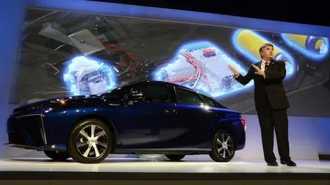 Toyota stawia na “przyszłość” i rozdaje patenty