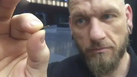 Brytyjskie firmy czipują pracowników. Jest głośny sprzeciw