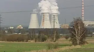 Z polską gospodarka jest jak z tegoroczna wiosną. Niby wszystko wokół rośnie – ale jakby trochę wolniej. Optymizmu jednak nie brakuje przedsiębiorcom. Jednak choć rzeczywiście tendencje wzrostowe widać w całej gospodarce, to jednak marzec przyniósł osłabienie w niektórych sektorach - na przykład w przemyśle i handlu wewnętrznym. Dobrych informacji też nie brakuje. Liczba zarejestrowanych bezrobotnych w porównaniu z ubiegłorocznym marcem spadła o ponad pół miliona. I na optymizmie się zatrzymajmy.