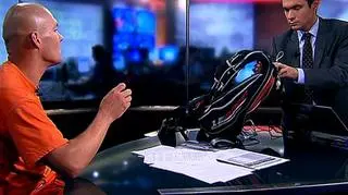 Skoki, to adrenalina w czystej formie. Spadamy 200 km/h, otwieramy czaszę spadochronu i lądujemy. O kursach, cenach sprzętu i podniebnej zabawie opowiadają instruktorzy Grzegorz "Iwan" Kucharczyk i Przemysław Pikus.