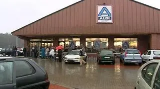 Po cichu, bez dużej pompy i wielkich kampanii marketingowych, tak wyglądało wejście sieci Aldi na polski rynek supermarketów. Znana w Niemczech z niskich cen marka otworzyła w Polsce siedem pierwszych sklepów.