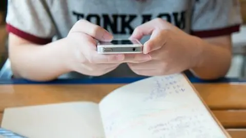 Eksperyment w technikum: tydzień bez smartfona