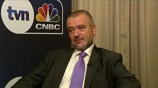 Analitycy i ekonomiście prześcigają się w wyliczeniach kto i ile straci na wyjściu Grecji ze strefy Euro. Politycy mają różne propozycję jak nie dopuścić do takiego scenariusza i jak zabezpieczyć europejski system finansowy przed efektem domina. W rynkach dnia pytamy jak euro obligacje, zwiększenie roli funduszu EFSM, a może większa aktywności europejskiego banku centralnego wpłynie na polskie banki i naszą gospodarkę. Gościem TVN CNBC był profesor Dariusz Filar - członek Rady Gospodarczej przy premierze.