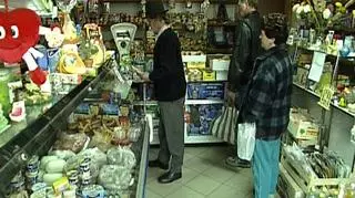 Osiedlowe sklepy zaczynają świecić pustkami