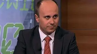 Spółka w swojej strategii po debiucie liczy na znaczącą poprawę efektywności operacyjnej, czy zarządzania kadrami, bo zatrudnia około 28 tys. pracowników. Tauron to największy dystrybutor energii elektrycznej w Polsce i drugi pod względem wielkości. Do 2020 roku spółka zamierza zainwestować prawie 20 mld złotych. O plusach i minusach w pierwszym dniu zapisów inwestorów instytucjonalnych na akcje mówi Witold Hruzewicz, partner w firmie Azimutus.