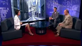 Rząd miał zająć się pomysłem ministra środowiska dotyczącym wprowadzeniem opłaty recyklingowej od foliowych torebek w sklepie - klient musiałby za nie płacić nawet 40 groszy. Za darmo powinny być torby papierowe lub biodegradowalne. O propozycjach ministerstwa środowiska do nowej ustawy o gospodarce opakowaniami rozmawialiśmy w programie "Biznes Lunch" z Piotrem Polewczakiem ze Stowarzyszenia KOEKO i Romanem Owczarczykiem z firmy Bagstar. 
